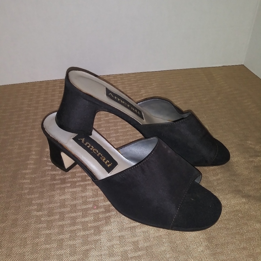 Amerati Size 6 1/2 Low Heels